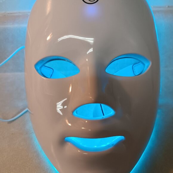 LED Beauty Face Mask Rejuvenating Skincare Preowned - Picture 9 of 10
